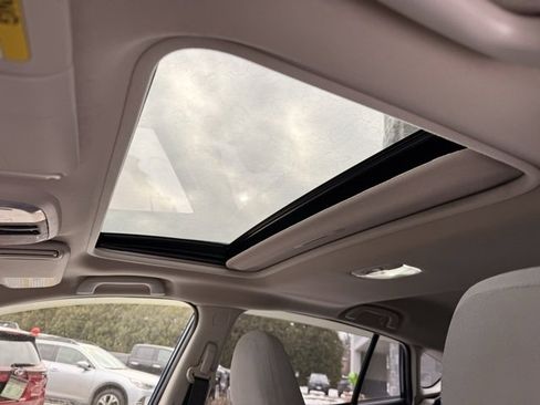 Used 2019 Subaru Crosstrek 2.0i Premium w/ Moonroof Package image 19