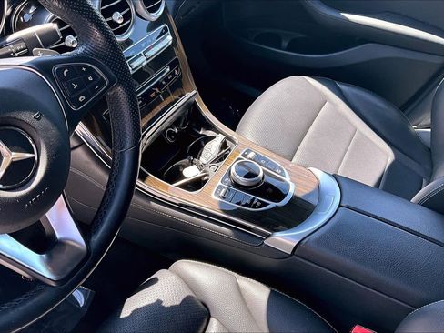 Used 2019 Mercedes-Benz GLC 300 4MATIC image 17