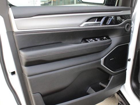 New 2026 Jeep Grand Wagoneer 4WD w/ Premium Group I image 9