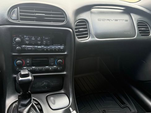 Used 2004 Chevrolet Corvette Base w/ Preferred Equipment Group image 25