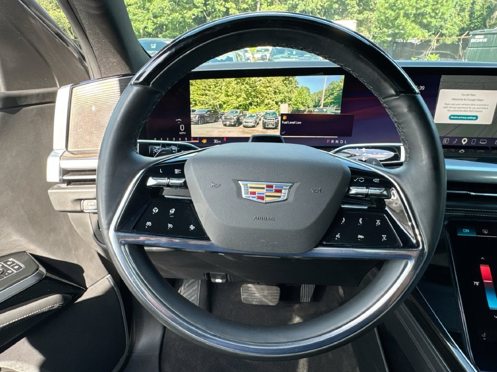 Used 2025 Cadillac Escalade ESV Luxury RWD image 16