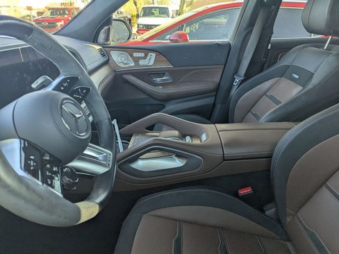 Used 2024 Mercedes-Benz GLS 63 AMG 4MATIC image 9