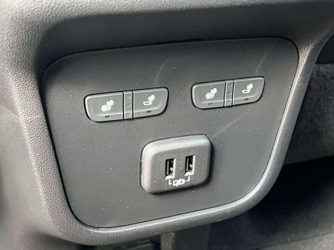 Used 2023 Chevrolet Equinox Premier AWD/4WD image 15