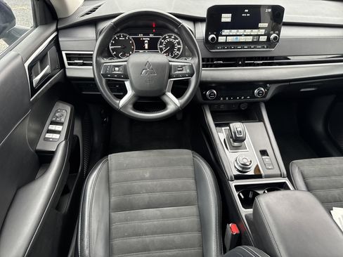 Used 2024 Mitsubishi Outlander SE Black Edition image 7