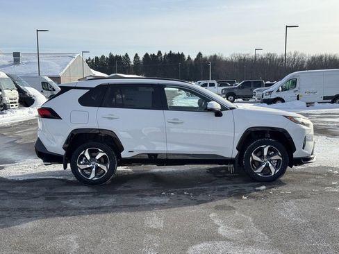 New 2025 Toyota RAV4 SE image 2