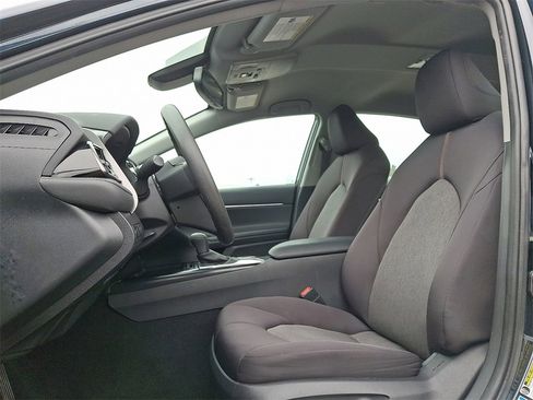 Used 2020 Toyota Camry LE image 13