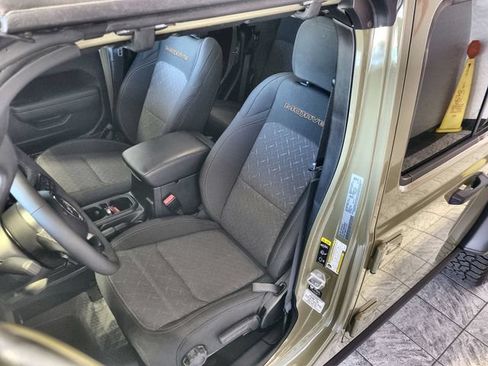 Used 2025 Jeep Gladiator Mojave w/ Convenience Group AWD/4WD image 11