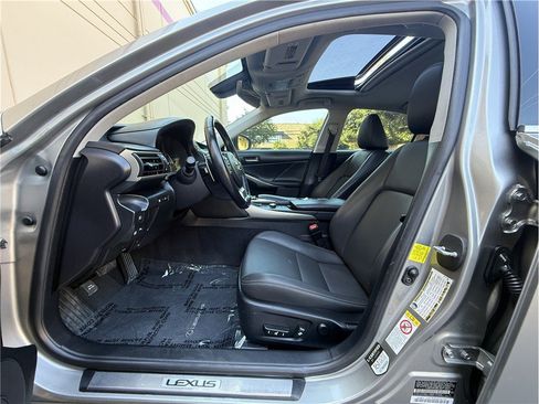 Used 2017 Lexus IS 200t w/ Navigation System Package RWD image 10