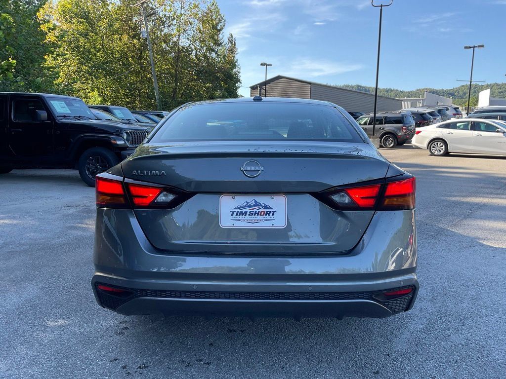 Used 2025 Nissan Altima 2.5 SV FWD image 5