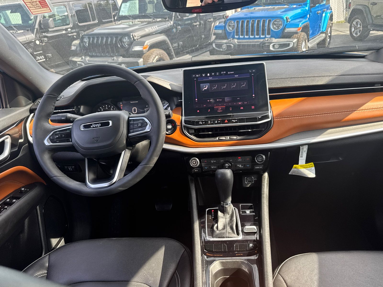 Used 2025 Jeep Compass Limited AWD/4WD image 8