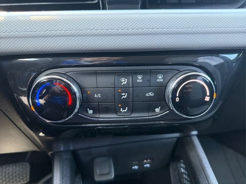Used 2024 Chevrolet TrailBlazer LT w/ LT Cold Weather Package AWD/4WD image 26