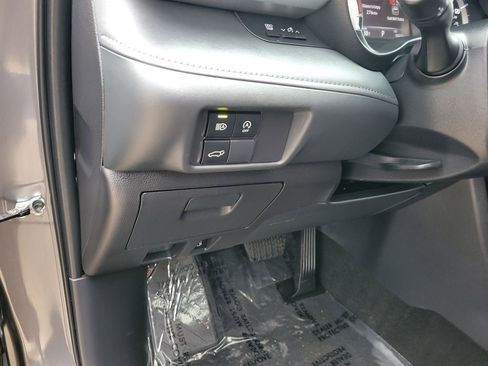 Used 2023 Toyota Highlander XLE image 38