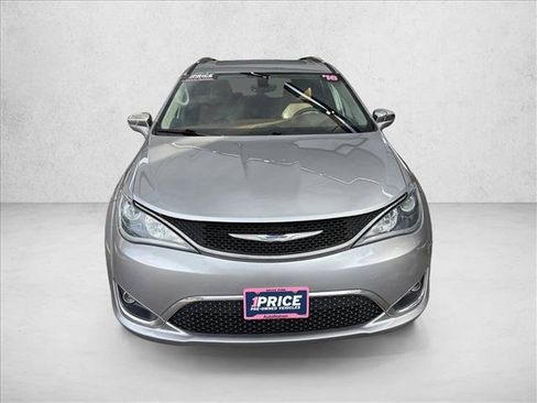 Used 2018 Chrysler Pacifica Limited FWD image 6