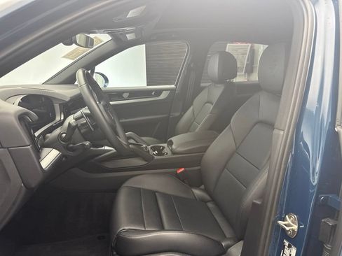 Certified 2025 Porsche Cayenne AWD/4WD image 7