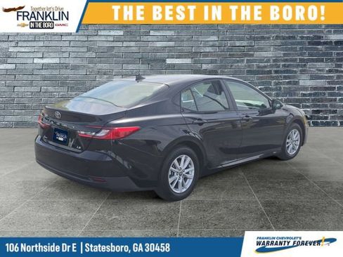 Used 2025 Toyota Camry LE image 5