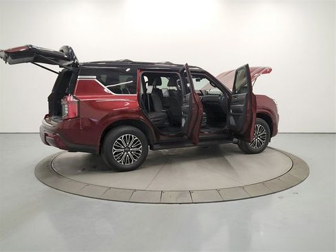 Used 2025 Nissan Armada Platinum image 15