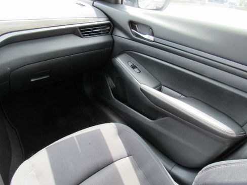 Used 2024 Nissan Altima 2.5 SV FWD image 19