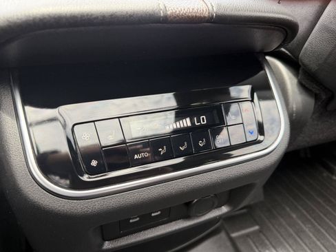 Used 2025 Nissan Armada Platinum w/ Convenience Package AWD/4WD image 22