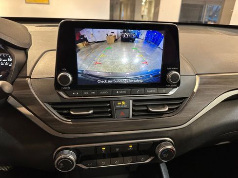 Used 2025 Nissan Altima 2.5 SV image 17