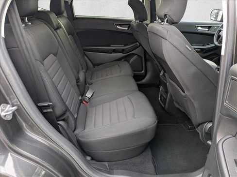 Used 2015 Ford Edge SE image 18