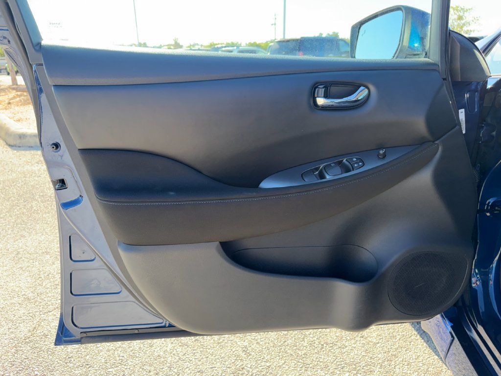 Used 2025 Nissan Leaf S FWD image 21