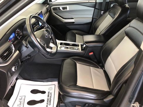 Used 2022 Ford Explorer XLT w/ Equipment Group 202A image 7