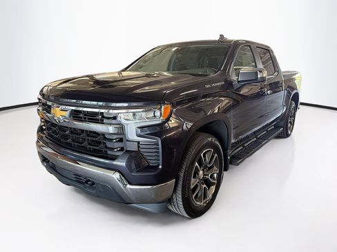 Used 2024 Chevrolet Silverado 1500 LT AWD/4WD image 3