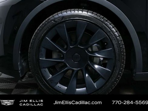 Used 2022 Tesla Model Y Long Range image 2