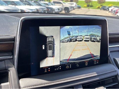 Used 2023 Chevrolet Suburban High Country w/ Advanced Technology Package AWD/4WD image 23