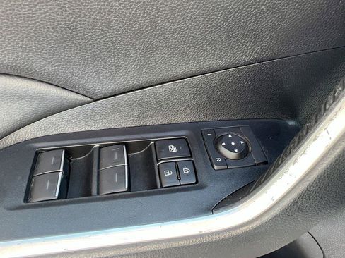 Used 2022 Toyota RAV4 XLE image 18