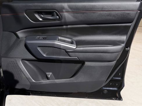 Used 2024 Nissan Pathfinder Rock Creek image 30