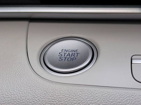 Used 2025 Hyundai Elantra Limited FWD image 28