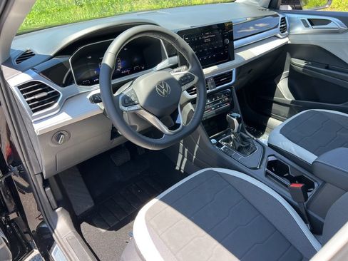 New 2026 Volkswagen Taos SE FWD image 14