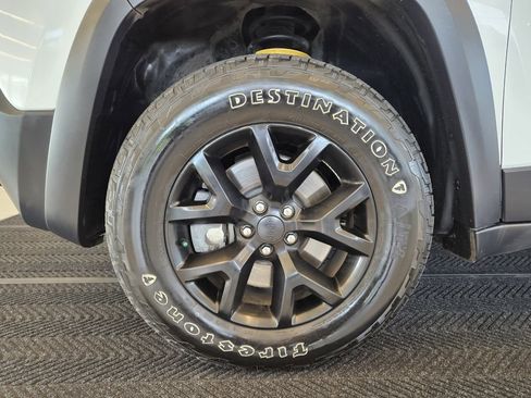 Used 2018 Jeep Cherokee Trailhawk w/ Quick Order Package 27L image 12