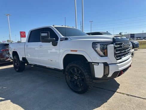 Used 2024 GMC Sierra 2500 AT4 w/ AT4 Premium Plus Package image 3