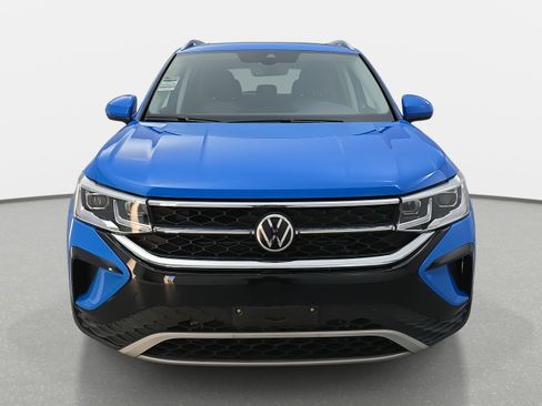 Certified 2022 Volkswagen Taos SEL w/ Panoramic Sunroof Package image 8