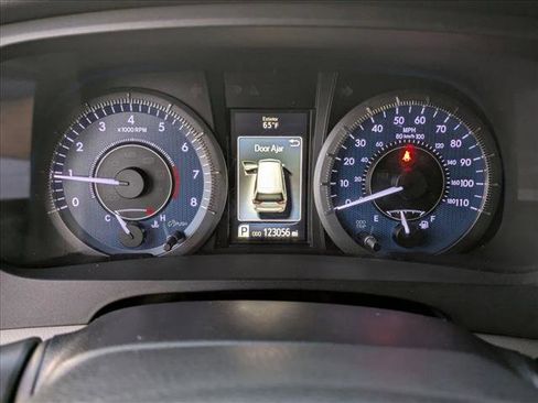 Used 2015 Toyota Sienna XLE image 11