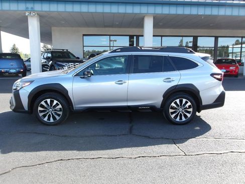 Used 2023 Subaru Outback Limited w/ Popular Package #2 AWD/4WD image 2