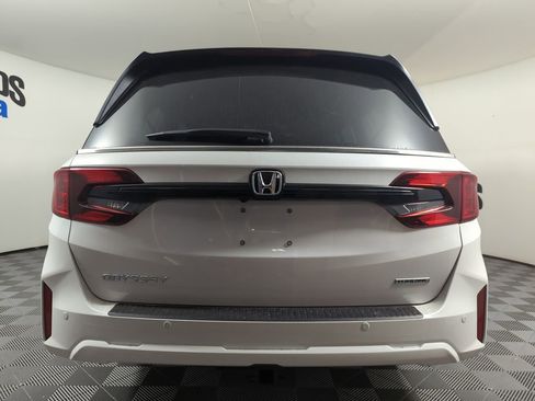 New 2026 Honda Odyssey Touring image 4