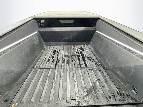 Used 2025 Tesla Cybertruck AWD Crew Cab image 32