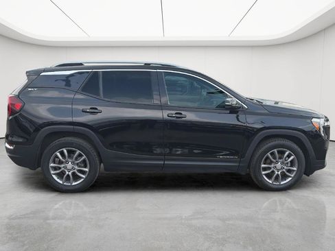 Used 2024 GMC Terrain SLT AWD/4WD image 8
