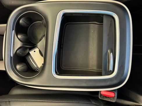 Used 2023 Chrysler Pacifica Touring-L FWD image 15