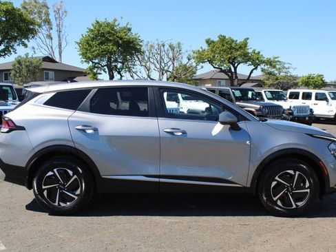 Used 2023 Kia Sportage LX image 3