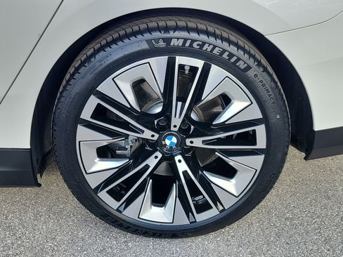 Certified 2026 BMW i5 M60 w/ Premium Package RWD image 7