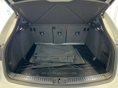Certified 2023 Porsche Macan S AWD/4WD image 29