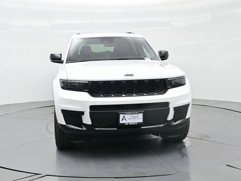 New 2025 Jeep Grand Cherokee L Altitude image 3