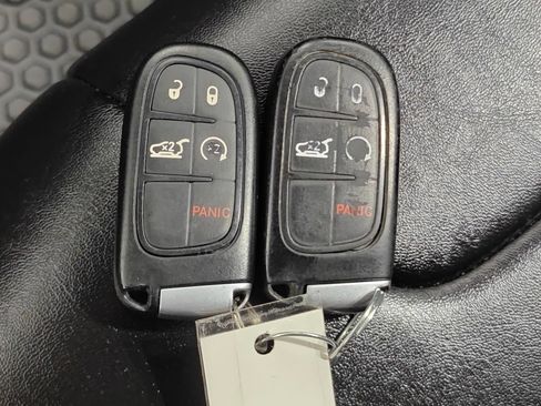 Used 2019 Jeep Cherokee Latitude Plus w/ Comfort/Convenience Group AWD/4WD image 12