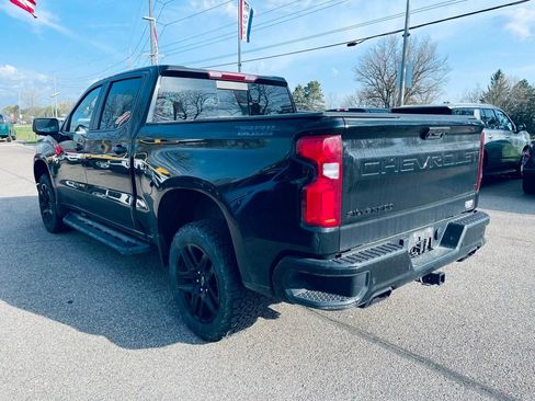 Used 2022 Chevrolet Silverado 1500 LT Trail Boss w/ LT Trail Boss Premium Package AWD/4WD image 3
