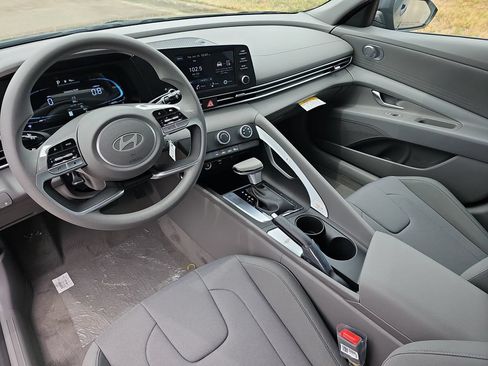 New 2026 Hyundai Elantra SE FWD image 15