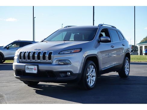 Used 2017 Jeep Cherokee Latitude image 7